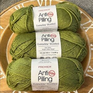 Annie’s kit clubs yarn Premier Anti-Pilling Everyday Worsted Yarn NEW clover